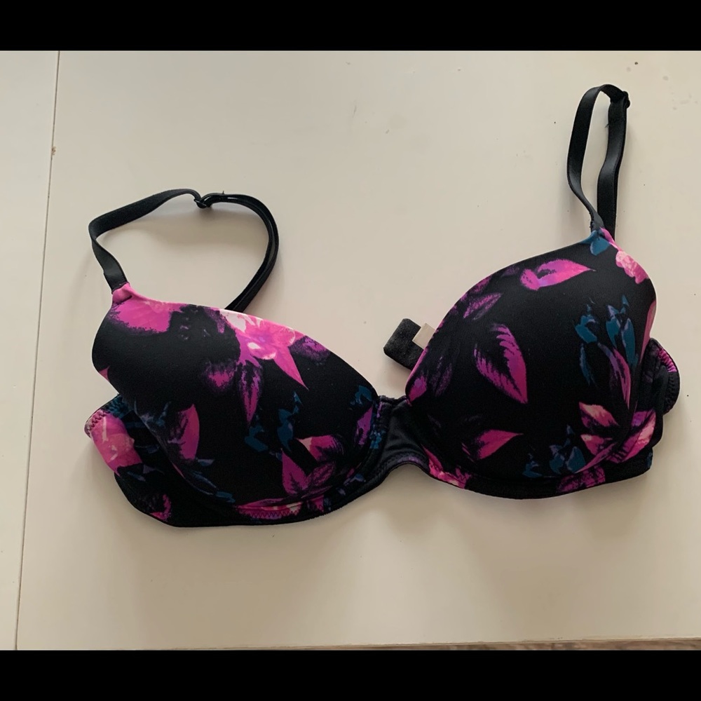 Victoria’s Secret Wear Everywhere bra (32D)